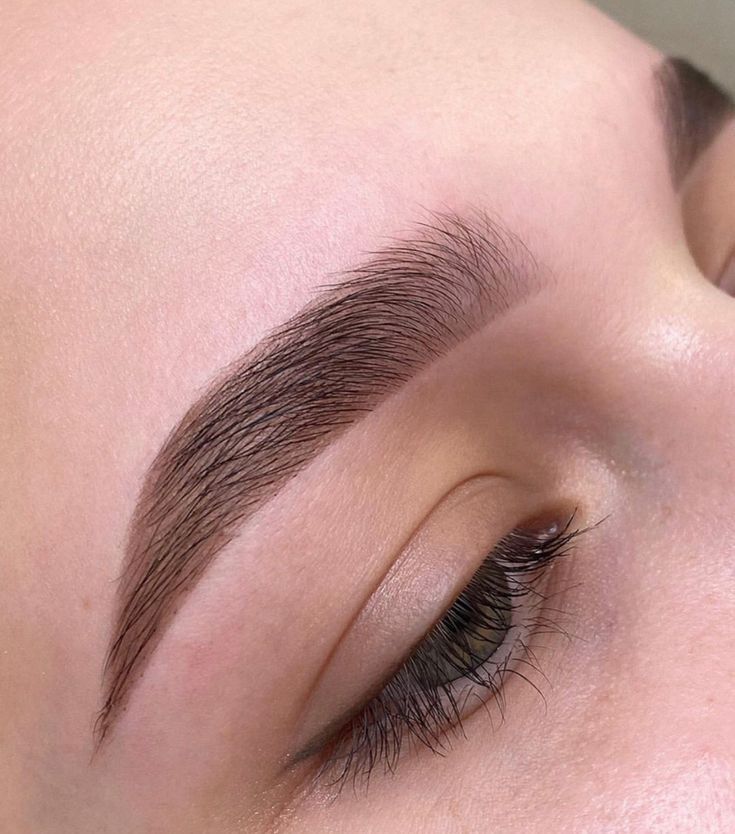 Restructuration des sourcils + Teinture - Studio Glow